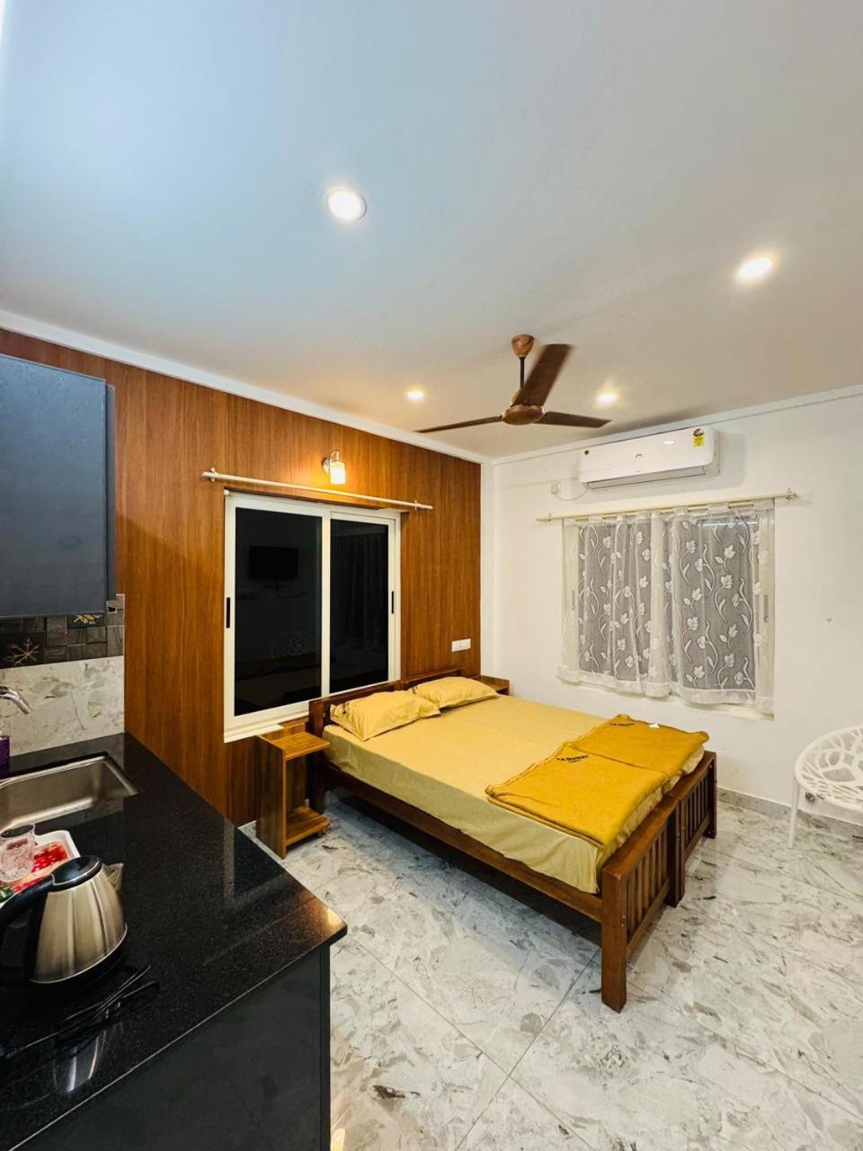 M M Residency Hotel Kochi Exterior photo