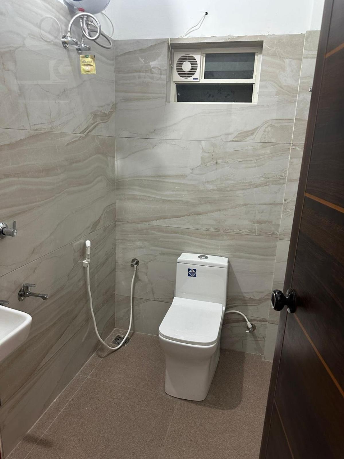 M M Residency Hotel Kochi Exterior photo