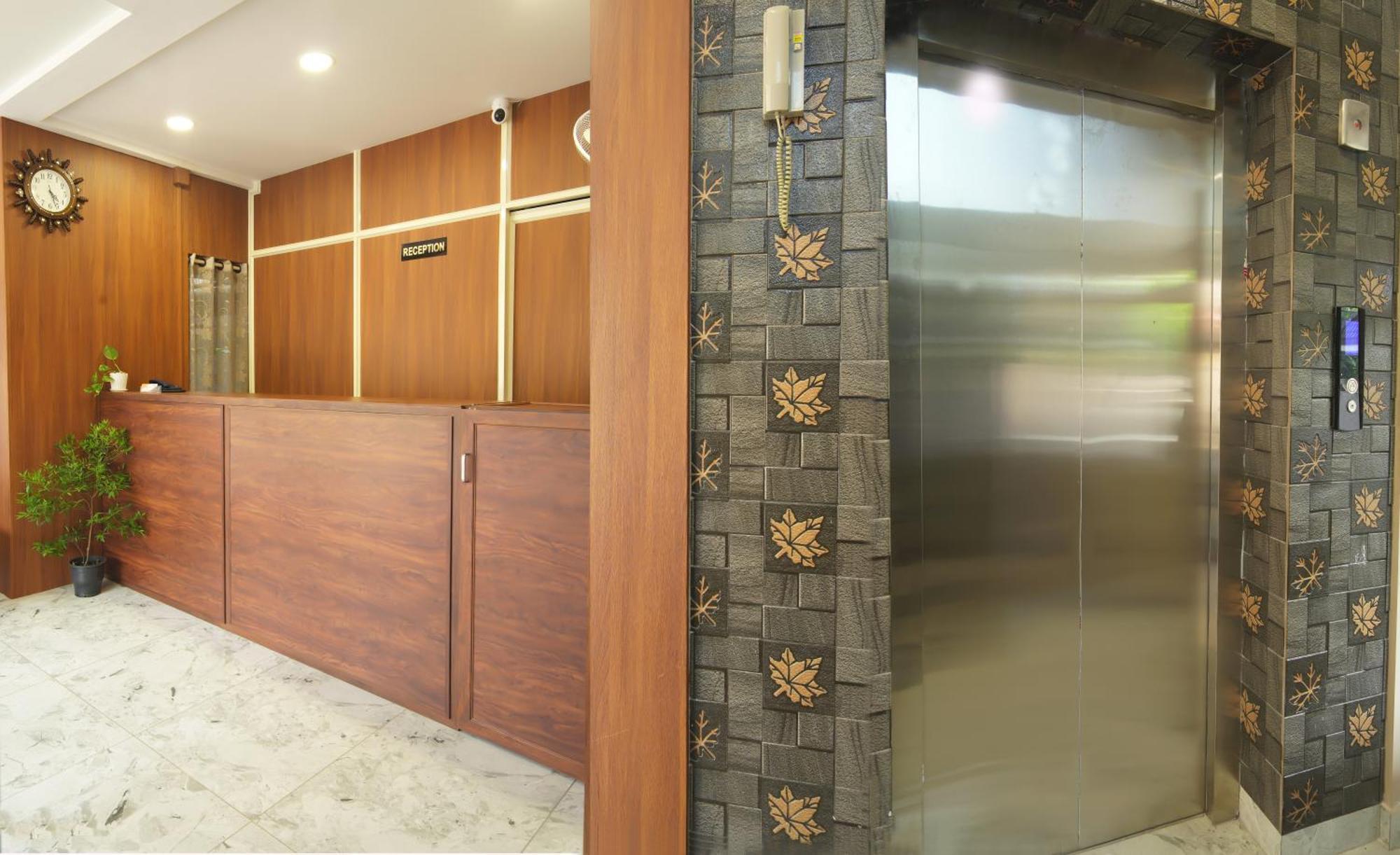 M M Residency Hotel Kochi Exterior photo